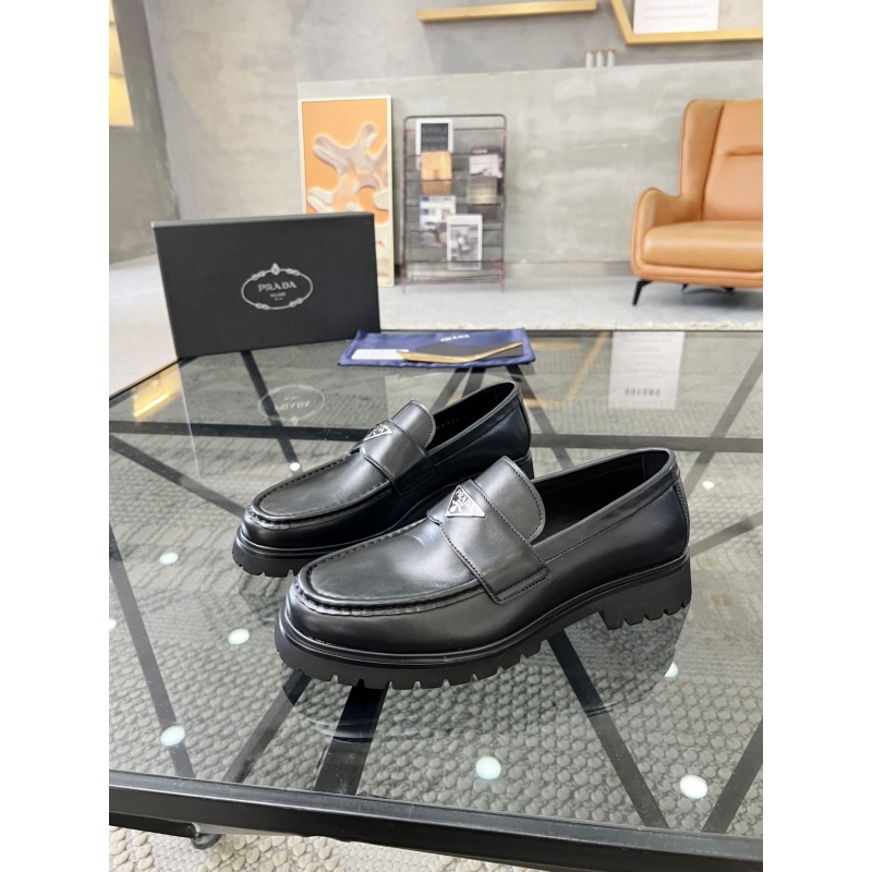 Pra*a leather shoes